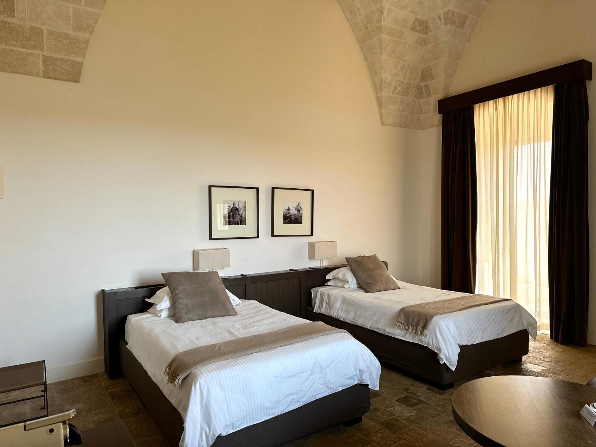 Histo San Pietro Sul Mar Piccolo Hotel Tarente