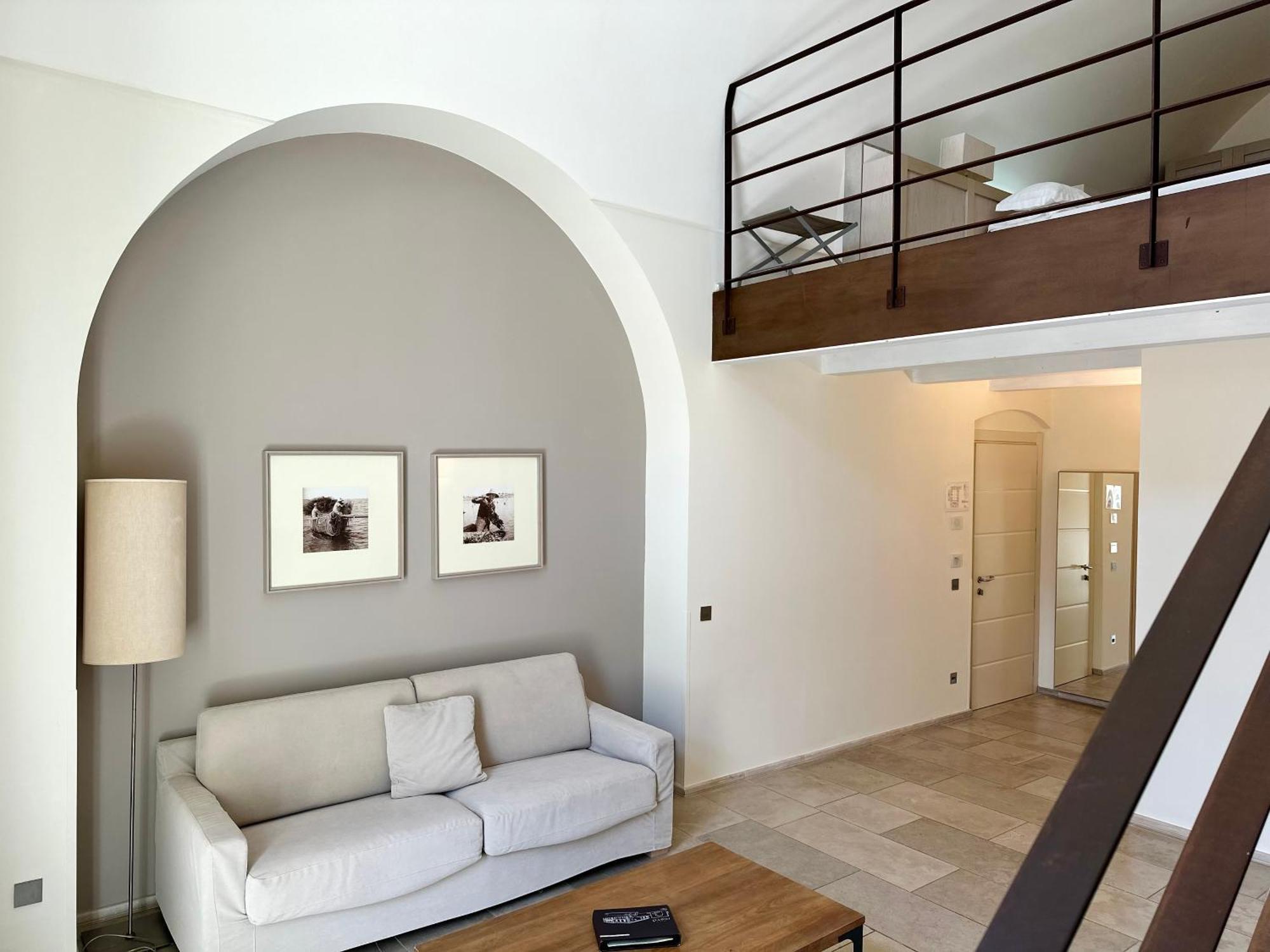 Histo San Pietro Sul Mar Piccolo Hotel Tarente