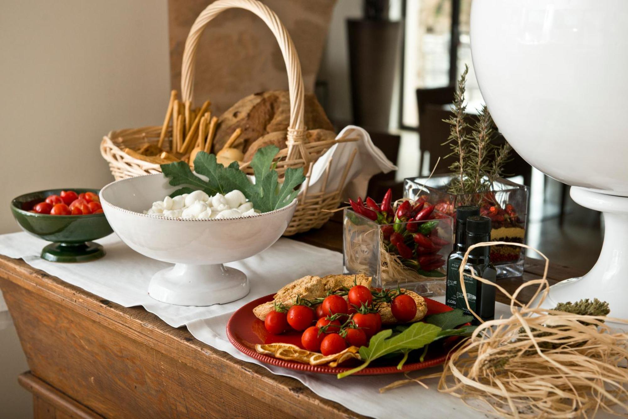 Histo San Pietro Sul Mar Piccolo Hotel Tarente